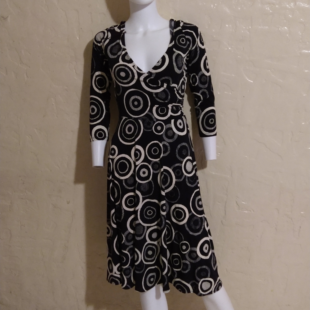 Maggie London size 4 Fox wrap dress geometric prin